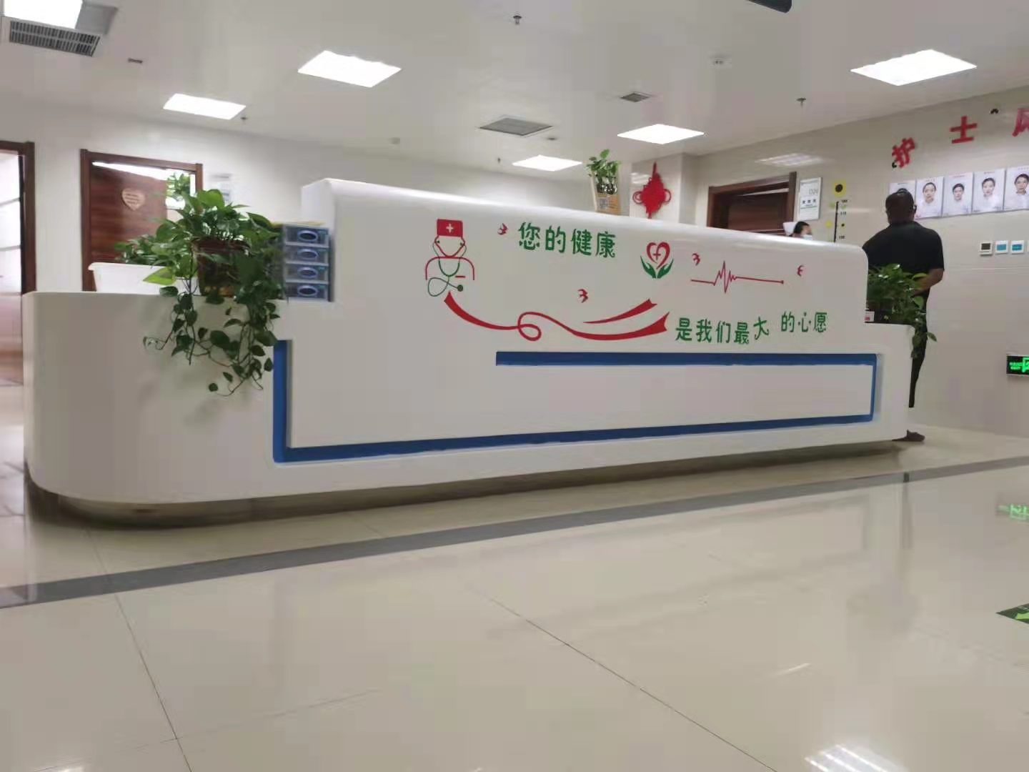 公司產(chǎn)品有兒童病床、單搖病床、醫(yī)療家具、治療臺(tái)、護(hù)理床、藥架等